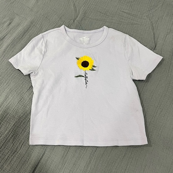 Hollister Tops - Hollister, baby tee with sunflower